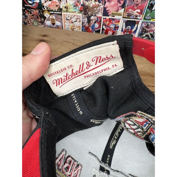 Mitchell & Ness Black NBA Chicago Bulls 1996 Champions Wave Snapback Hat - Picture 6 of 7